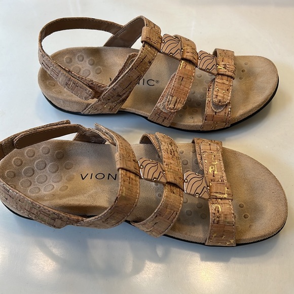 Vionic sandals with back strap - Picture 3 of 4